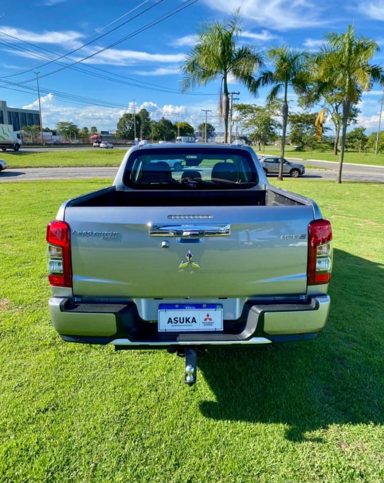 Mitsubishi L200 TRITON 2.4 TURBO DIESEL 4X4 AT SPORT HPE-S