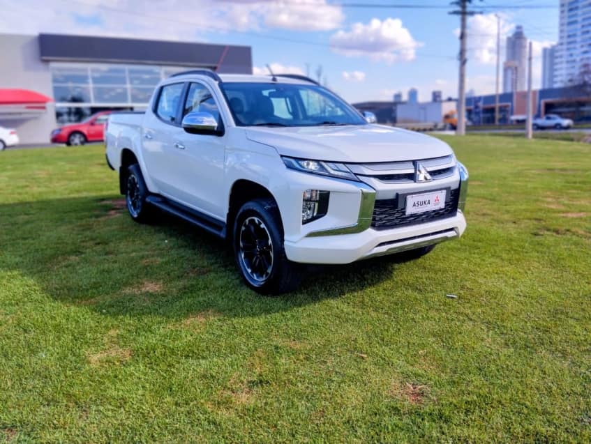 Mitsubishi L200 TRITON 2.4 16V TURBO DIESEL SPORT HPE CD 4P 4X4 AUTOMÁTICO