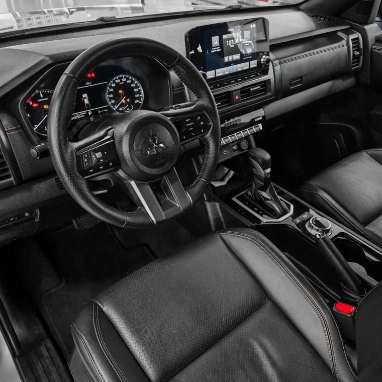 Mitsubishi TRITON 2.4 BITURBO DIESEL CD KATANA 4X4 AUTOMÁTICO 2025/2026