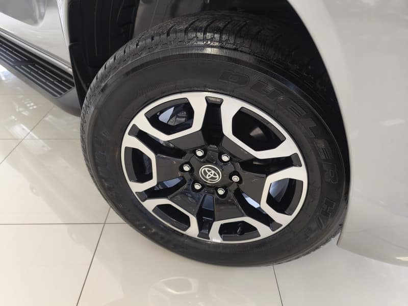 Toyota HILUX CD SRV 2.8 4X4 DIESEL AUT 2025
