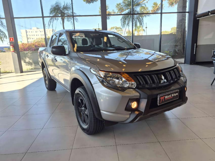 Mitsubishi L200 TRITON 2.4 16V TURBO DIESEL OUTDOOR GLX CD 4X4 MANUAL 2024/2025