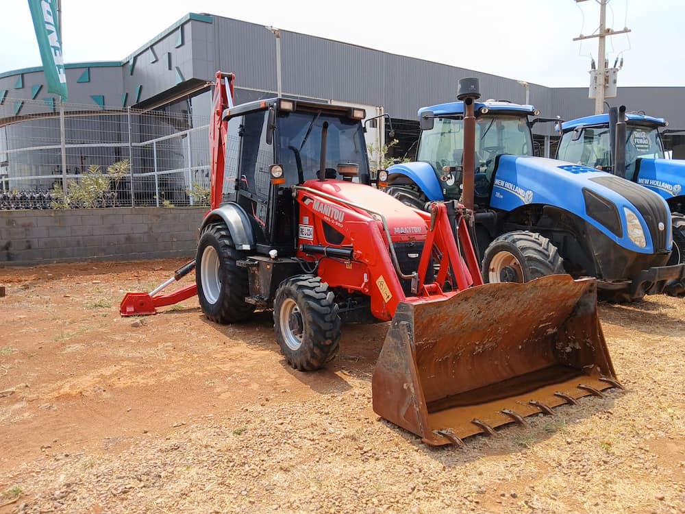 MANITOU RETROESCAVADEIRA