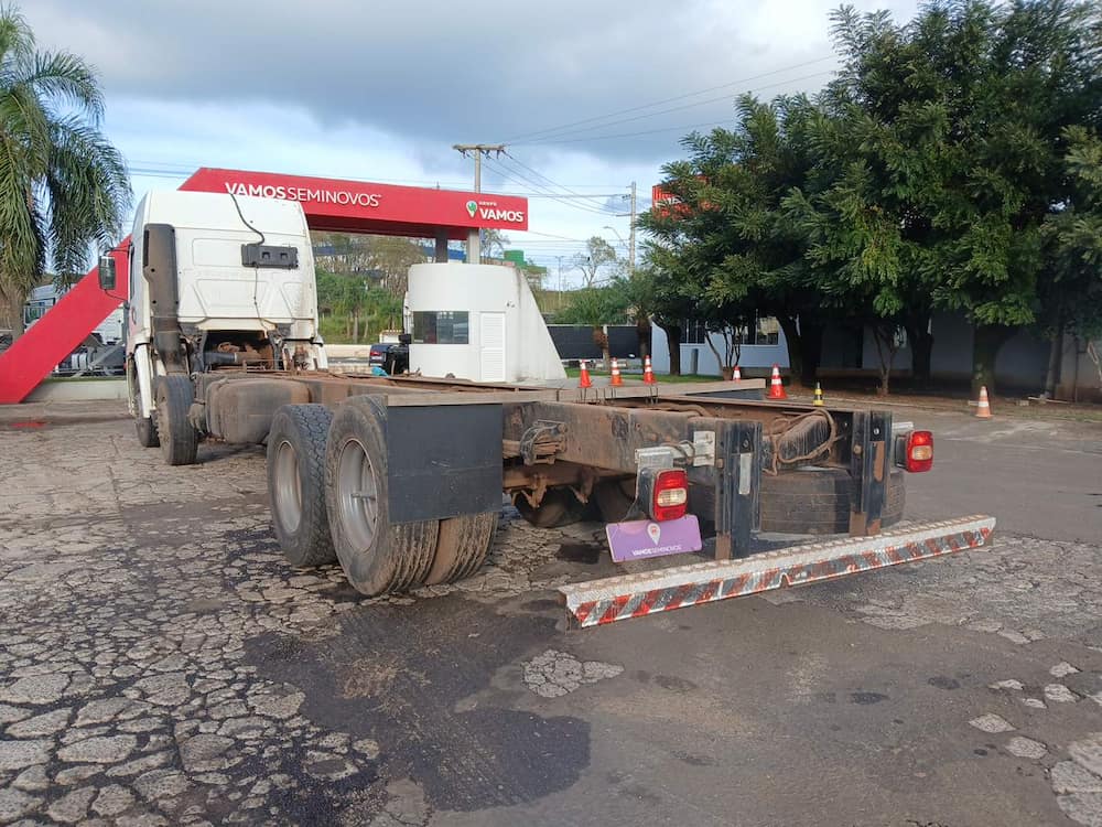 Volkswagen 30-330 Constellation 8x2 2p (diesel)(E5)