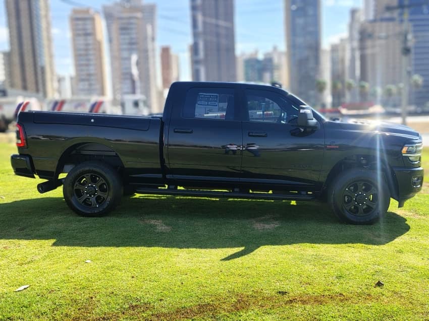 Ram 2500 6.7 I6 TURBO DIESEL LARAMIE NIGHT EDITION CD 4X4 AUTOMÁTICO