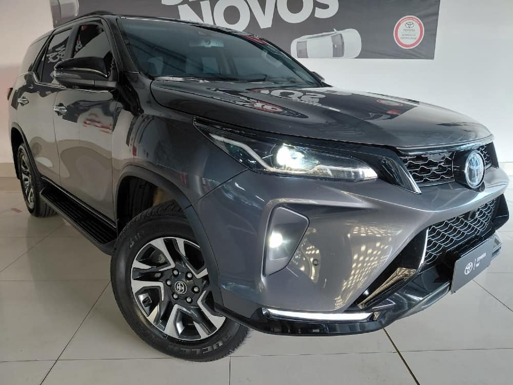 TOYOTA HILUX SW4 2.8 D-4D TURBO DIESEL SRX PLATINUM 4X4 AUTOMÁTICO