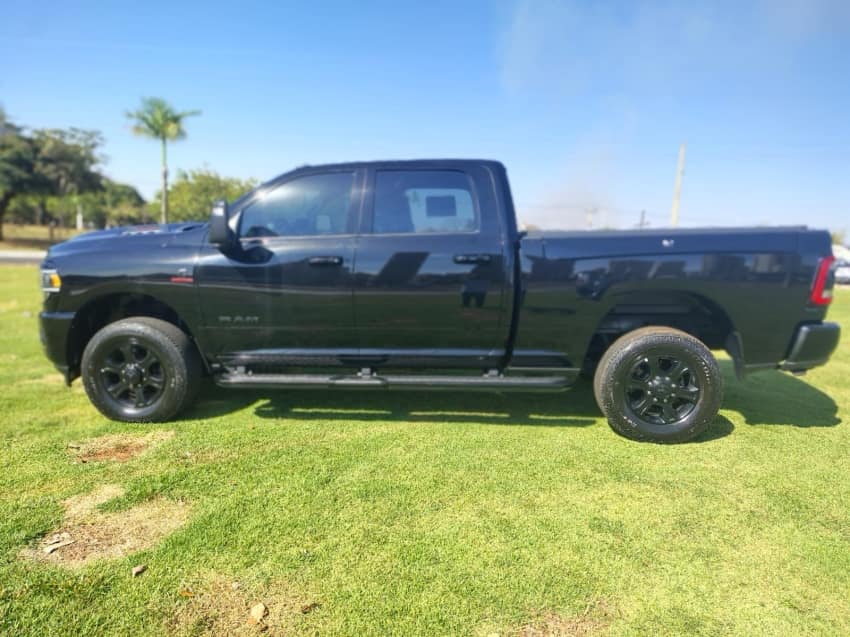 Ram 2500 6.7 I6 TURBO DIESEL LARAMIE NIGHT EDITION CD 4X4 AUTOMÁTICO