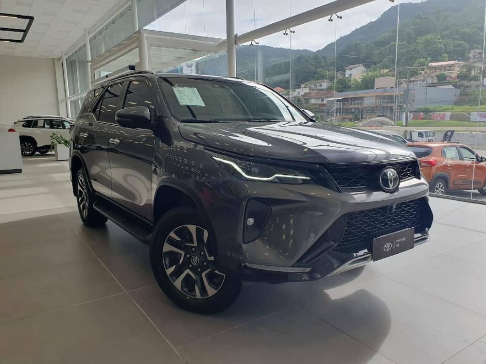 TOYOTA HILUX SW4 2.8 D-4D TURBO DIESEL SRX 4X4 AUTOMÁTICO