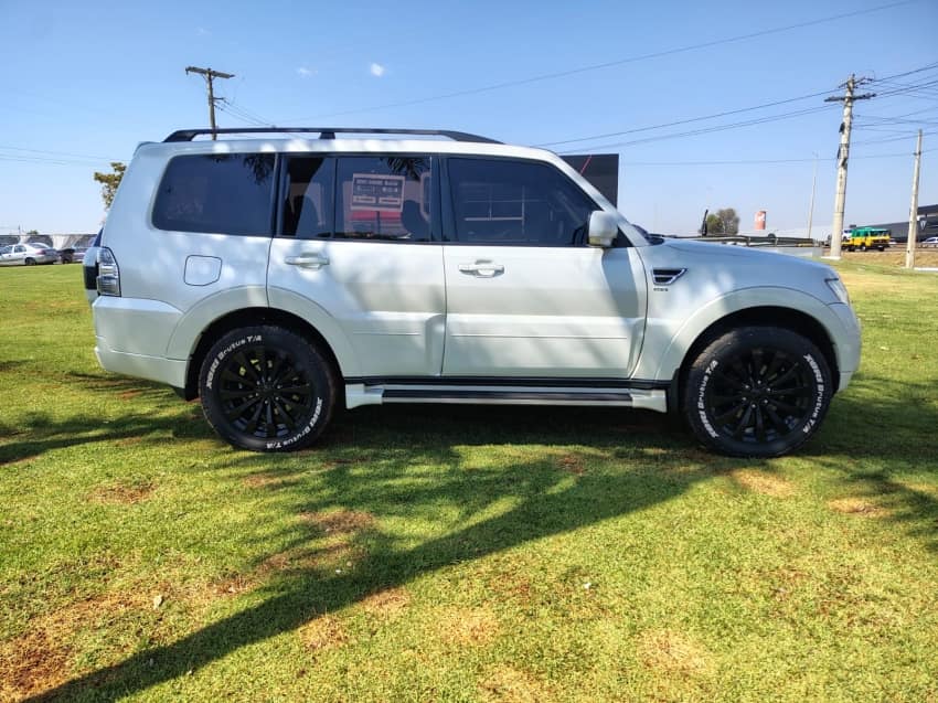 Mitsubishi PAJERO FULL 3.2 HPE 4X4 16V TURBO INTERCOOLER DIESEL 4P AUTOMÁTICO 2017/2018