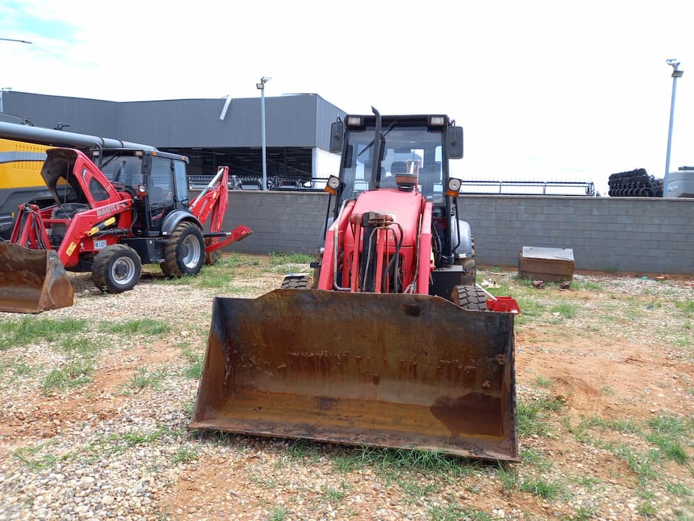 MANITOU RETROESCAVADEIRA
