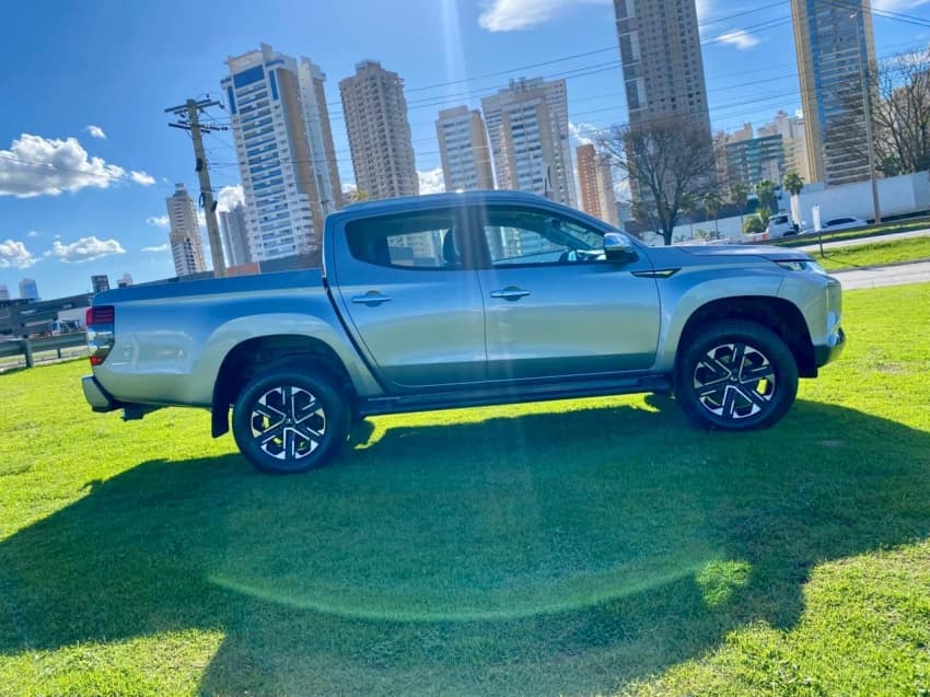 Mitsubishi L200 TRITON 2.4 TURBO DIESEL 4X4 AT SPORT HPE-S