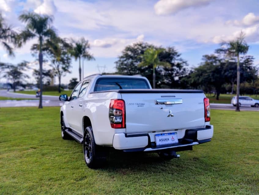 Mitsubishi L200 TRITON 2.4 16V TURBO DIESEL SPORT HPE CD 4P 4X4 AUTOMÁTICO