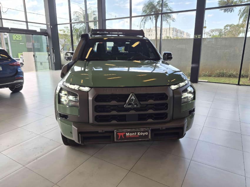 Mitsubishi TRITON 2.4 BITURBO DIESEL CD SAVANA 4X4 AUTOMÁTICO 2025/2026