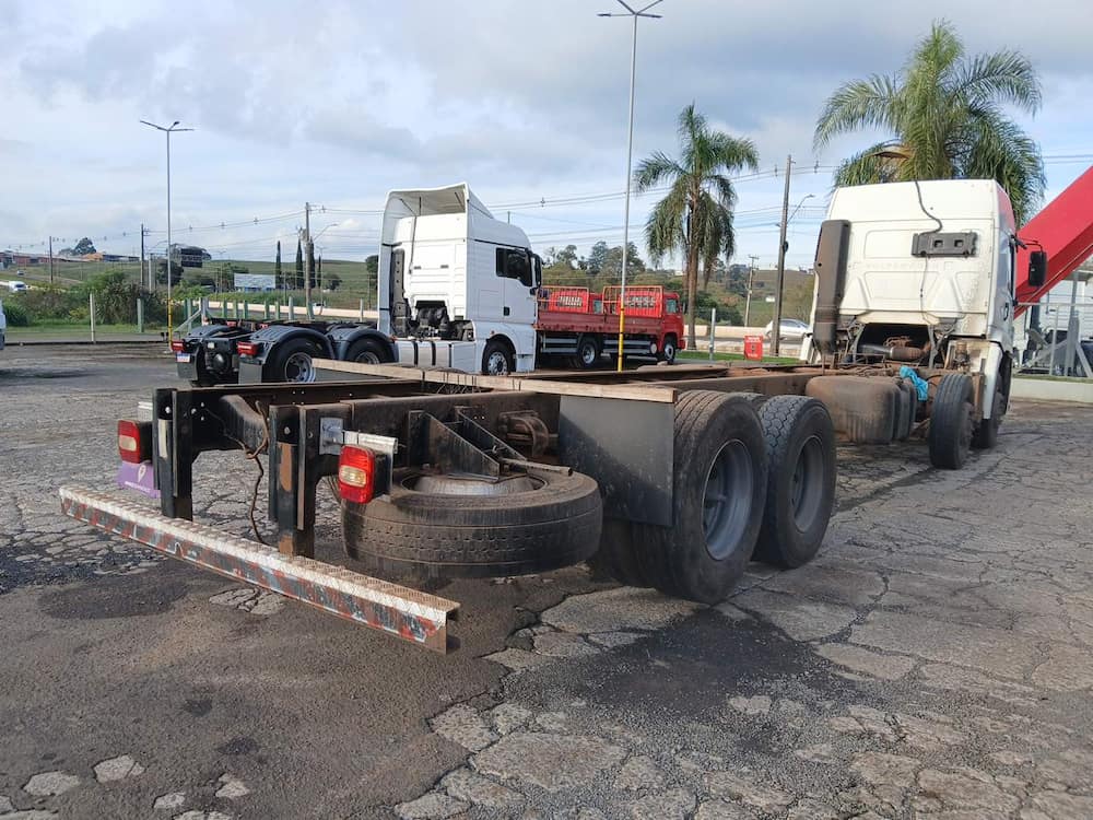 Volkswagen 30-330 Constellation 8x2 2p (diesel)(E5)