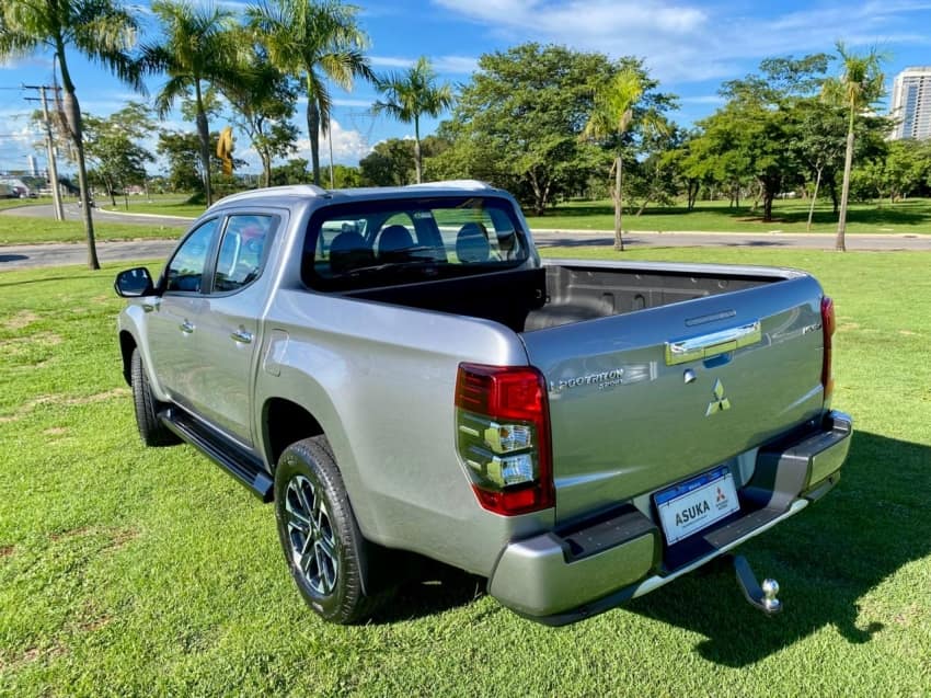 Mitsubishi L200 TRITON 2.4 TURBO DIESEL 4X4 AT SPORT HPE-S