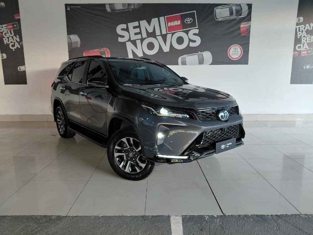 TOYOTA HILUX SW4 2.8 D-4D TURBO DIESEL SRX PLATINUM 4X4 AUTOMÁTICO