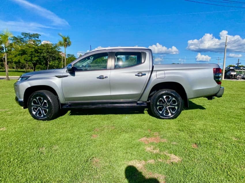 Mitsubishi L200 TRITON 2.4 TURBO DIESEL 4X4 AT SPORT HPE-S