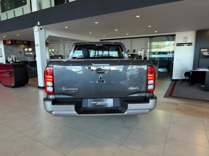 Mitsubishi TRITON 2.4 BITURBO DIESEL CD HPE-S 4X4 AUTOMÁTICO 2027/2027