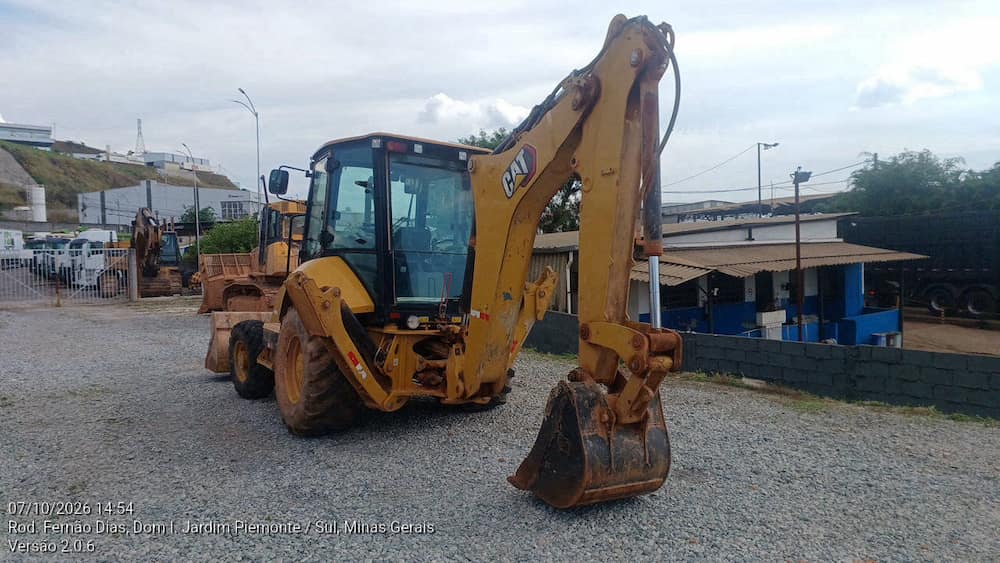 CATERPILLAR RETROESCAVADEIRA 416F