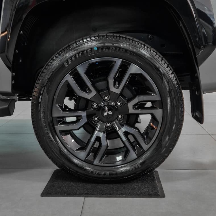 Mitsubishi TRITON 2.4 BITURBO DIESEL CD KATANA 4X4 AUTOMÁTICO 2026/2027