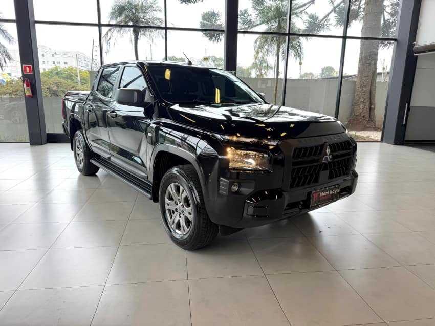 Mitsubishi TRITON 2.4 BITURBO DIESEL CD GLS 4X4 AUTOMÁTICO 2025/2026