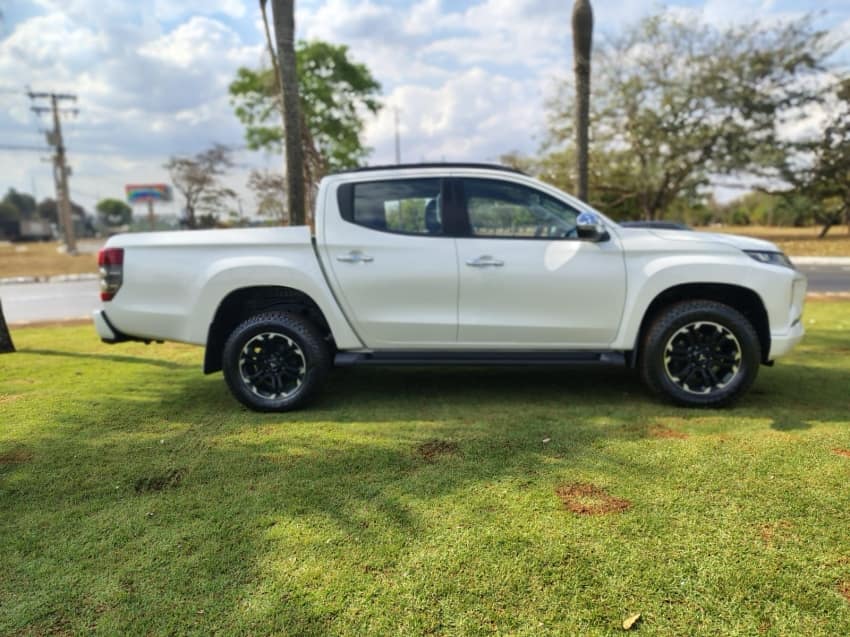 Mitsubishi L200 TRITON 2.4 16V TURBO DIESEL SPORT HPE CD 4P 4X4 AUTOMÁTICO