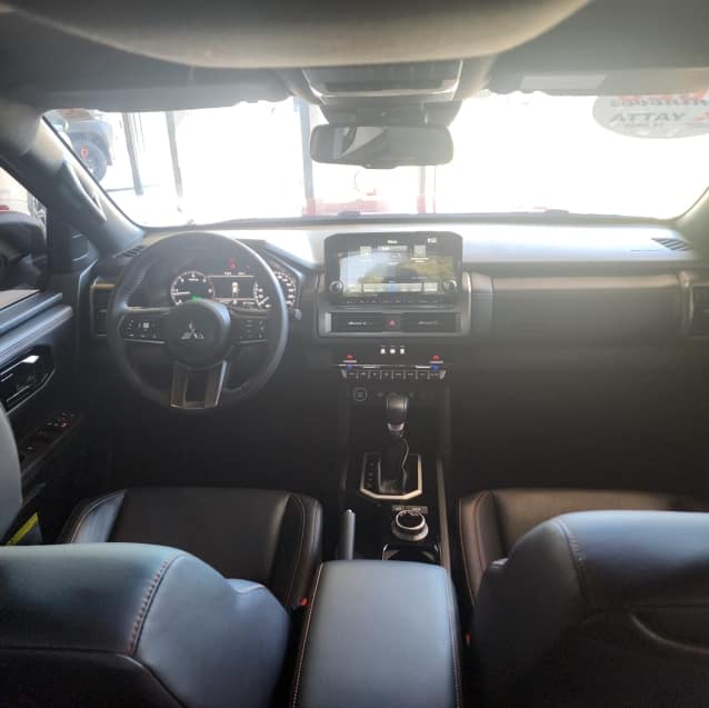 Mitsubishi TRITON 2.4 BITURBO DIESEL CD KATANA 4X4 AUTOMÁTICO 2025/2026
