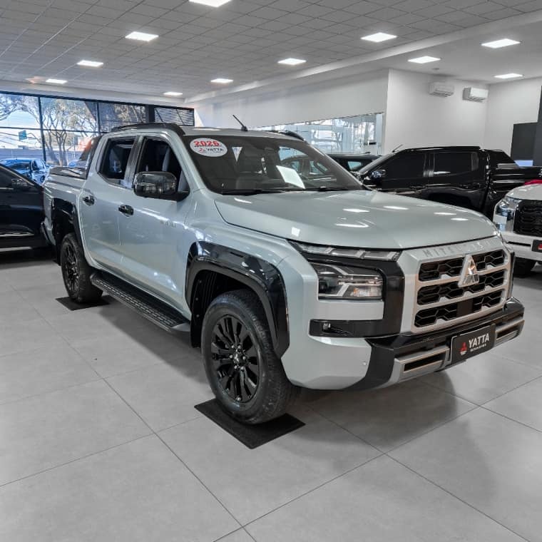 Mitsubishi TRITON 2.4 BITURBO DIESEL CD KATANA 4X4 AUTOMÁTICO 2025/2026