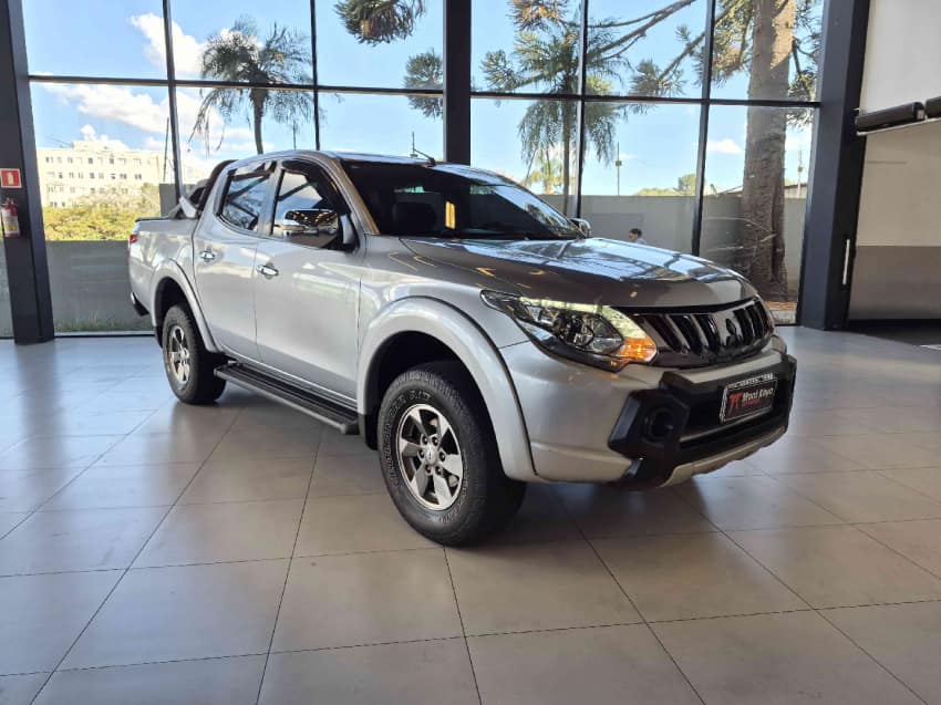 Mitsubishi L200 TRITON 2.4 16V TURBO DIESEL SPORT HPE CD 4P 4X4 AUTOMÁTICO 2018/2019