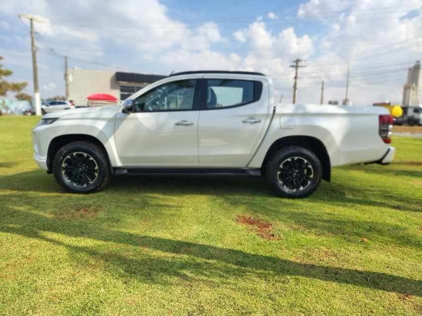 Mitsubishi L200 TRITON 2.4 16V TURBO DIESEL SPORT HPE CD 4P 4X4 AUTOMÁTICO