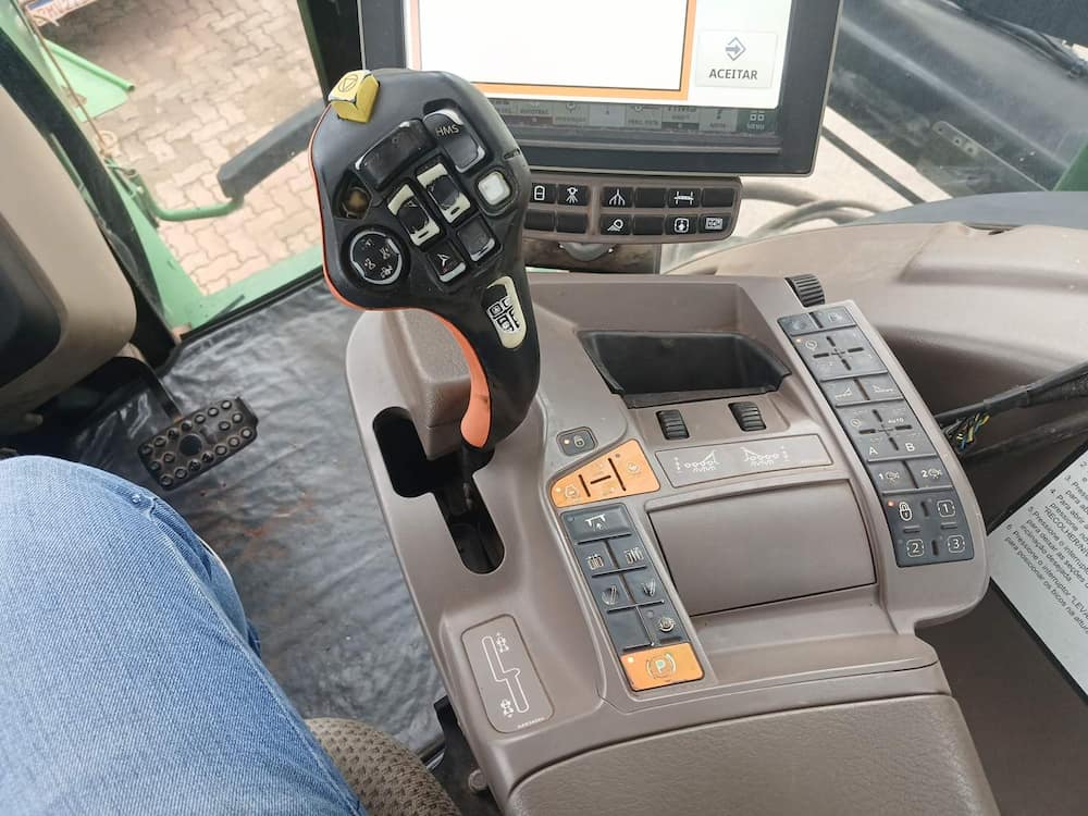 JOHN DEERE M4025