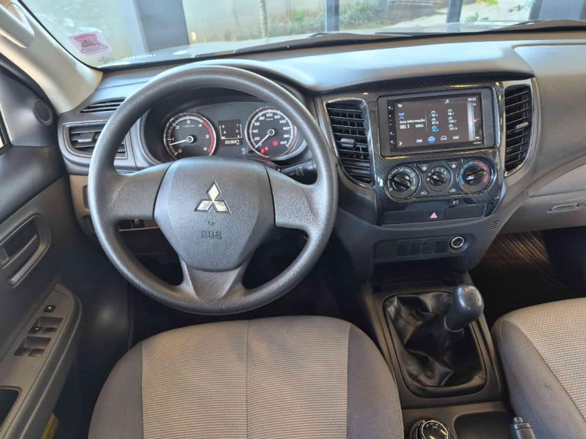 Mitsubishi L200 TRITON 2.4 16V TURBO DIESEL OUTDOOR GLX CD 4X4 MANUAL 2024/2025