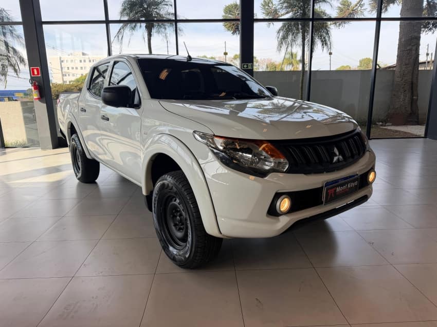 Mitsubishi L200 TRITON 2.4 16V TURBO DIESEL GL CD 4X4 MANUAL 2022/2023