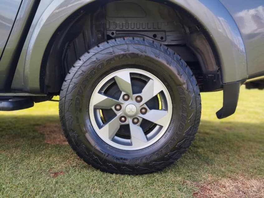 Mitsubishi L200 TRITON 2.4 16V TURBO DIESEL SPORT HPE CD 4P 4X4 AUTOMÁTICO