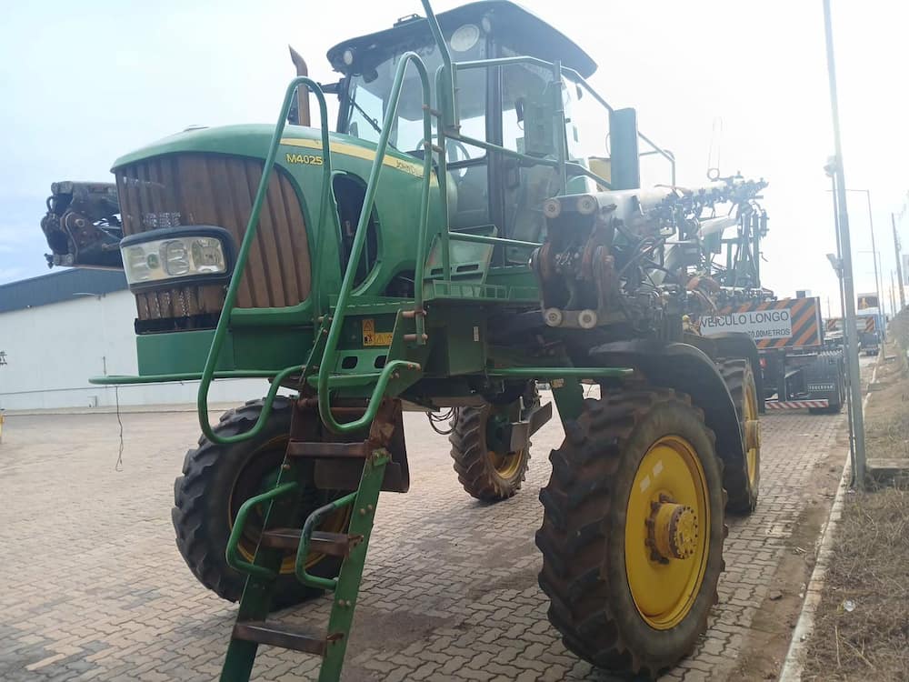 JOHN DEERE M4025