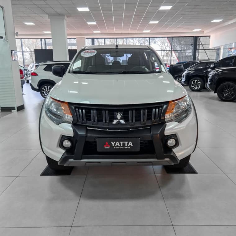 Mitsubishi L200 TRITON 2.4 16V TURBO DIESEL OUTDOOR GLX CD 4X4 MANUAL 2023/2024