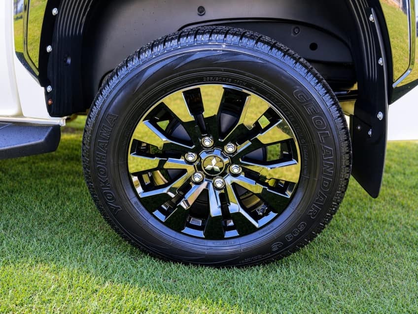 Mitsubishi TRITON 2.4 BITURBO DIESEL CD KATANA 4X4 AUTOMÁTICO