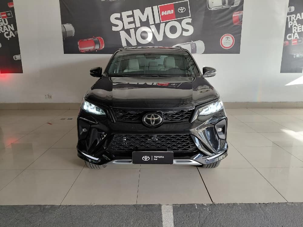 TOYOTA HILUX SW4 2.8 D-4D TURBO DIESEL DIAMOND 7L 4X4 AUTOMÁTICO