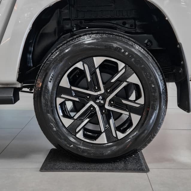 Mitsubishi L200 TRITON 2.4 16V TURBO DIESEL SPORT HPE-S CD 4P 4X4 AUTOMÁTICO 2024/2025