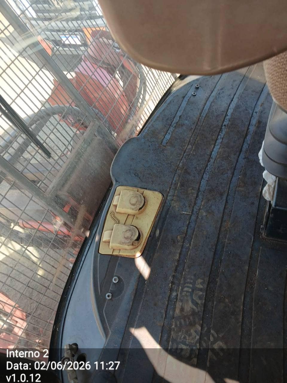 CASE 8810