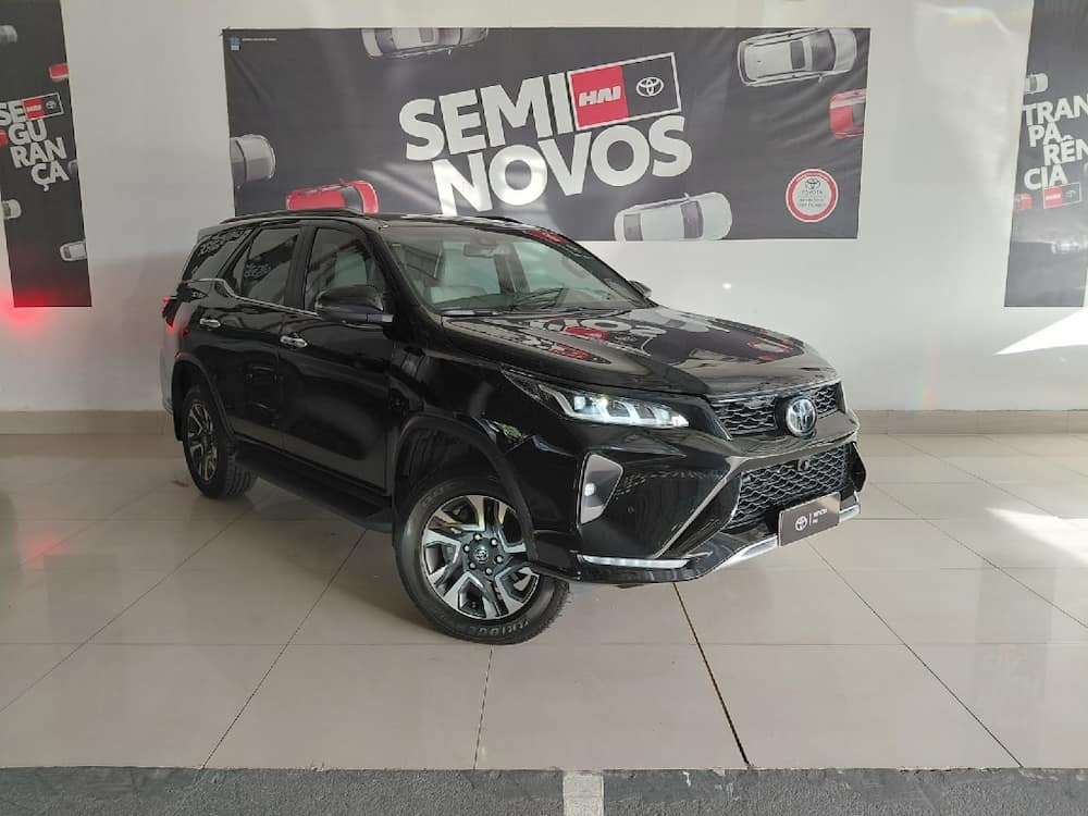 TOYOTA HILUX SW4 2.8 D-4D TURBO DIESEL DIAMOND 7L 4X4 AUTOMÁTICO