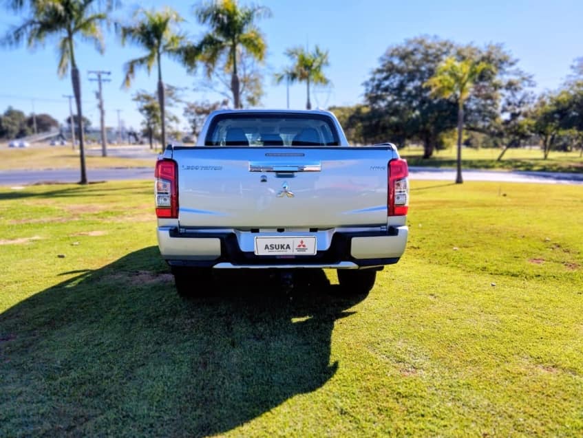 Mitsubishi L200 TRITON 2.4 16V TURBO DIESEL SPORT HPE-S CD 4P 4X4 AUTOMÁTICO