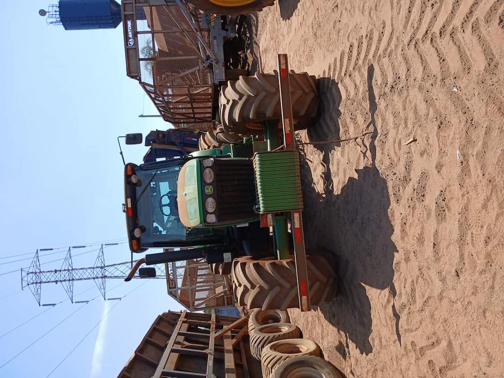JOHN DEERE 7230J