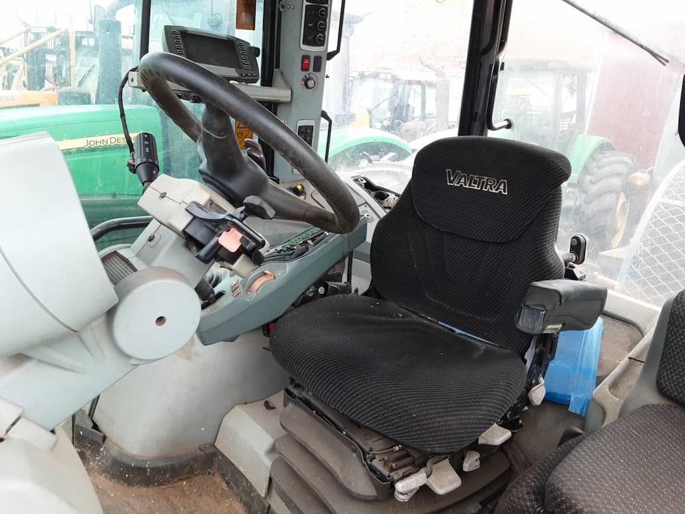 VALTRA TRATOR T230