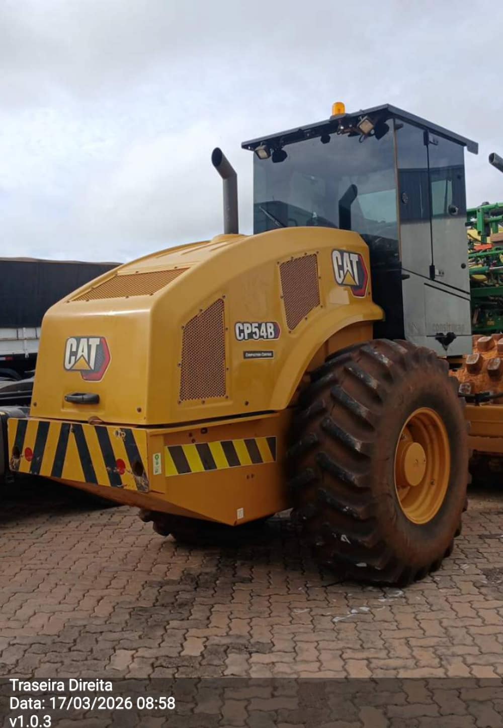 CATERPILLAR COMPACTADOR DE SOLO CSB54B