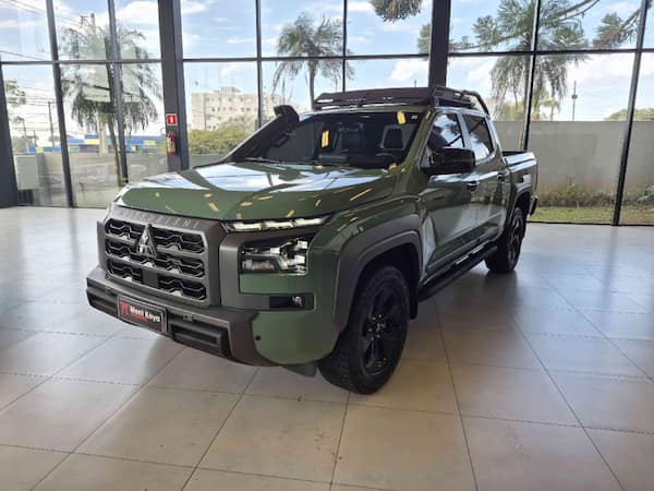Mitsubishi TRITON 2.4 BITURBO DIESEL CD SAVANA 4X4 AUTOMÁTICO 2025/2026