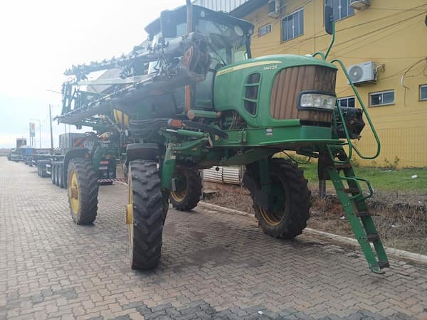 JOHN DEERE M4025