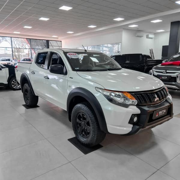Mitsubishi L200 TRITON 2.4 16V TURBO DIESEL OUTDOOR GLX CD 4X4 MANUAL 2023/2024