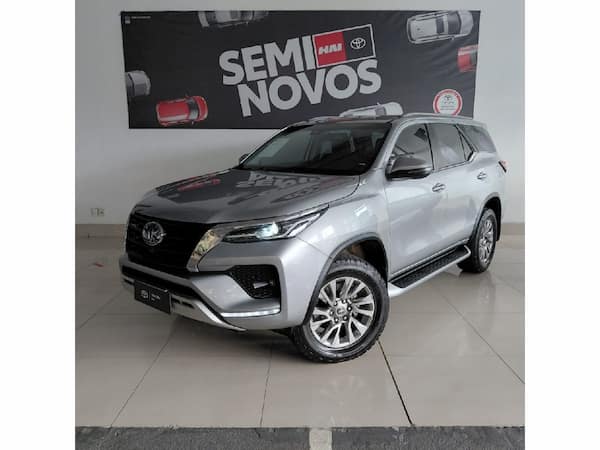 TOYOTA HILUX SW4 2.8 D-4D TURBO DIESEL GR-S 7L 4X4 AUTOMÁTICO