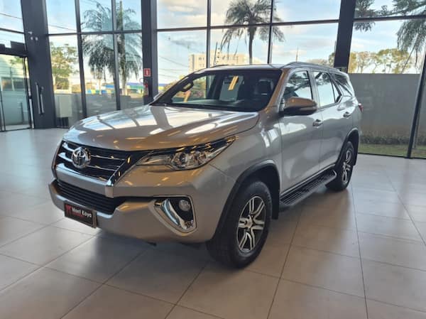 Toyota HILUX SW4 2.7 SR 4X2 16V FLEX 4P AUTOMÁTICO 2016/2017