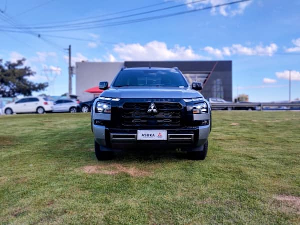 Mitsubishi TRITON 2.4 BITURBO DIESEL CD KATANA 4X4 AUTOMÁTICO